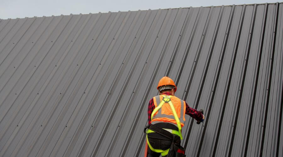 Professional gutter cleaning in Wells, ME